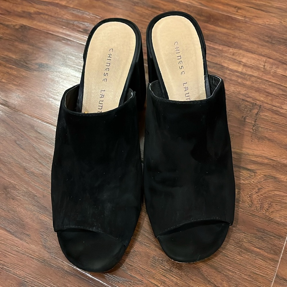 Chinese laundry black mules